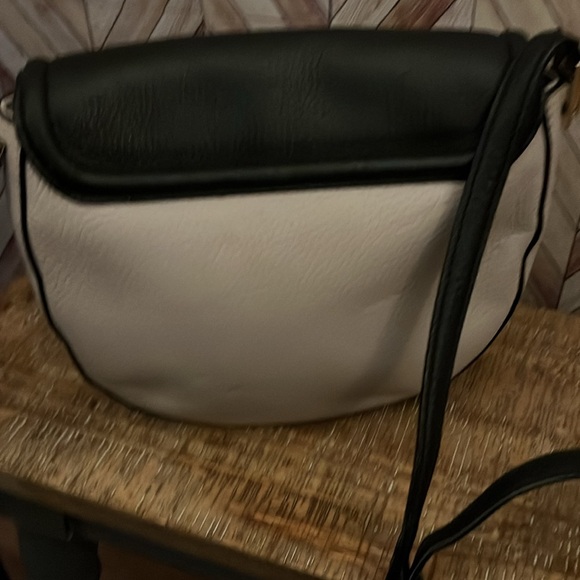 Kate Spade two tone crossbody in black and taupe - Picture 4 of 12
